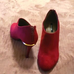 Kensie Roland Stiletto booties. Burgundy suede
